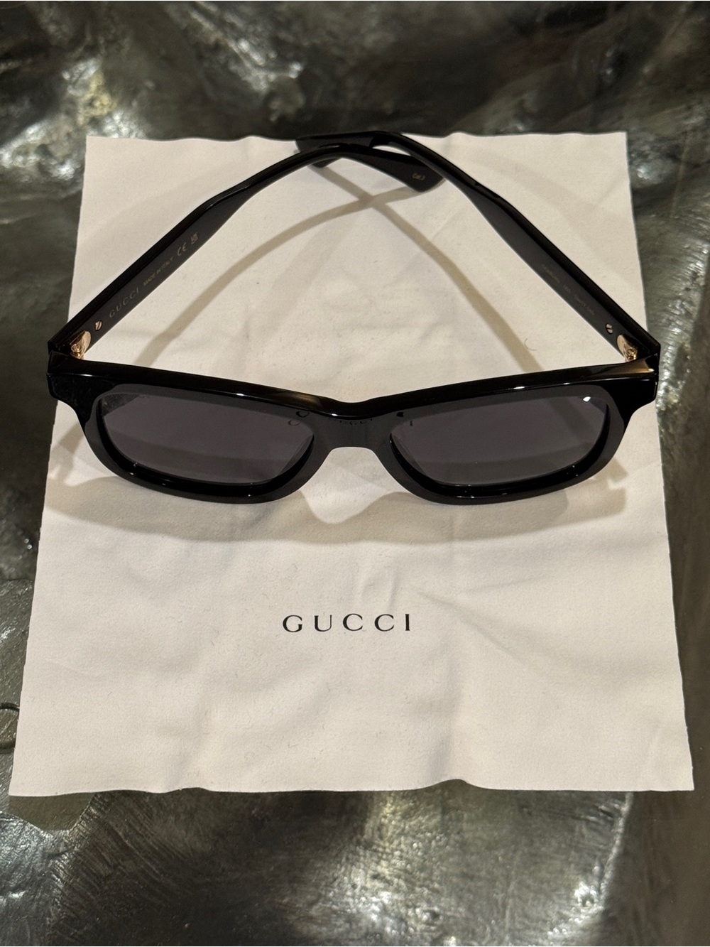 Gucci Glossy Black Sunglasses - New! Never worn! - Picture 10 of 10